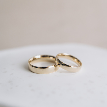 Obrączki ślubne z żółtego złota 585 – fazowane, półpłaskie