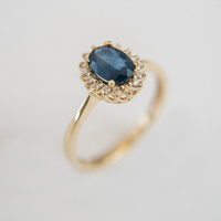 Pierścionek z różowego złota z szafirem 1,08ct i brylantami  0.14ct