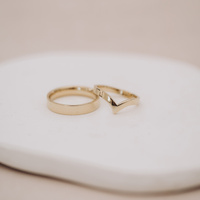 Obrączki ślubne V-Shape + Klasyk - 2,5 mm i 4 mm