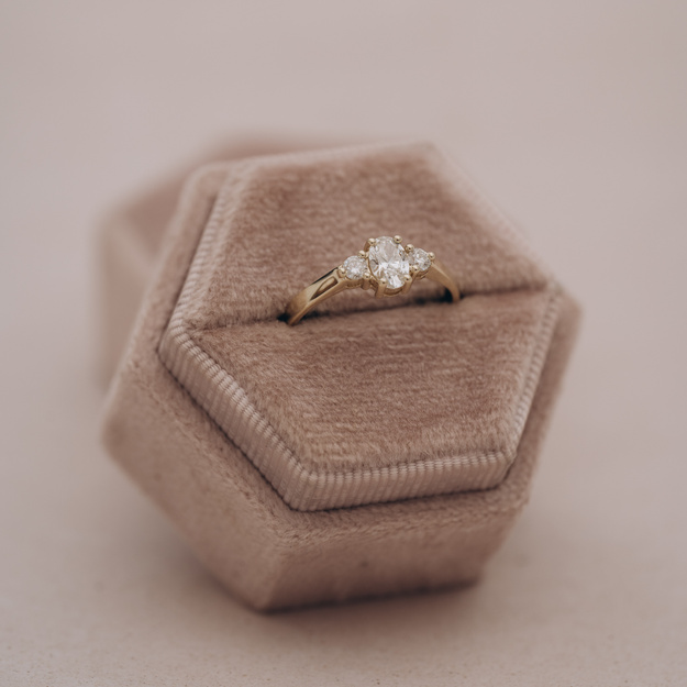  Pierścionek z diamentami 0,51 ct - 585 - Golden Grace Oval