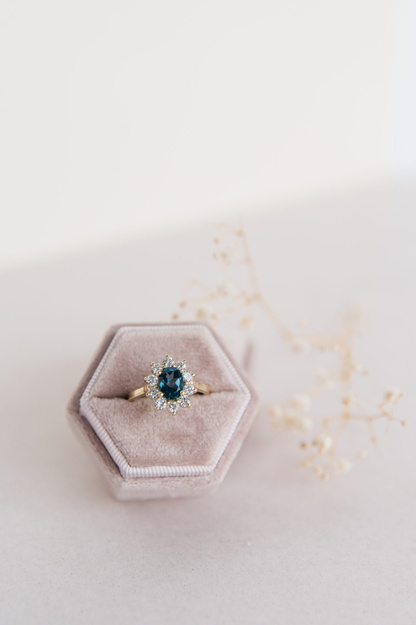 Pierścionek z Topazem London Blue 1,49 ct i Brylantami  0,67 ct