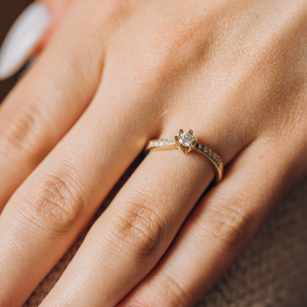 Pierścionek z brylantami 0.30 ct  