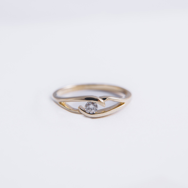 Pierścionek z Brylantem 0.12ct - niehaczący
