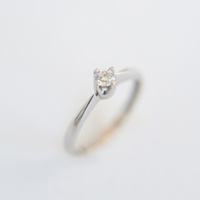 Pierścionek klasyczny z białe złoto 0,20 ct -585