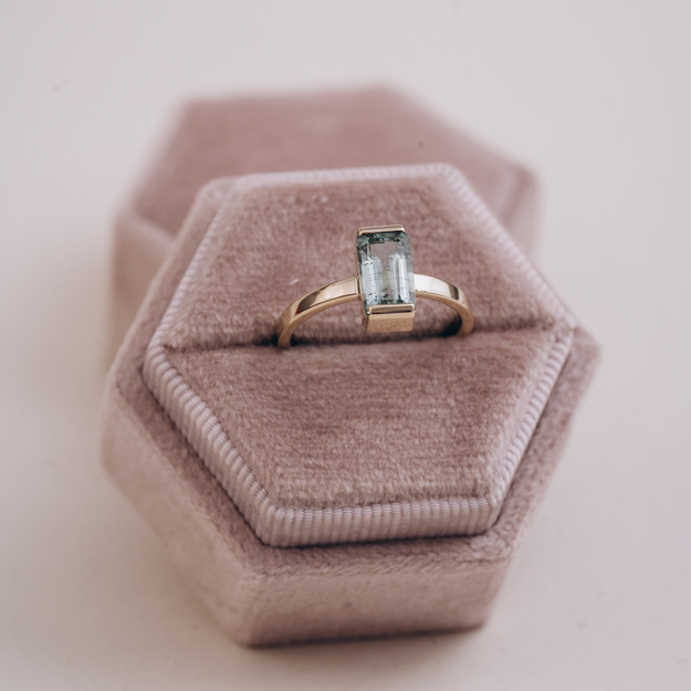  Pierścionek z Turmalinem Zielonym - 1,5ct - 585 