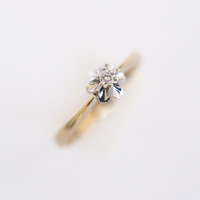 Pierścionek z brylantami 0.08 ct -kwiat