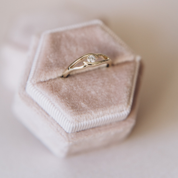 Pierścionek z Brylantem 0.12ct - niehaczący