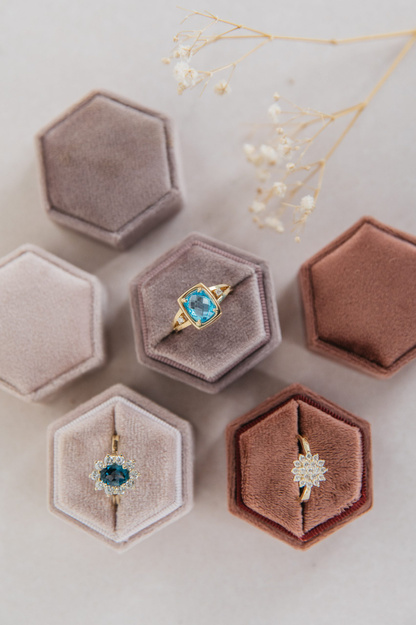 Pierścionek z Topazem London Blue 1,49 ct i Brylantami  0,67 ct