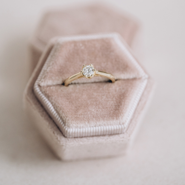 Pierścionek z brylantem - kwiat lotosu 0.30 ct