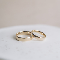 Obrączki ślubne z żółtego złota 585 – fazowane, półpłaskie