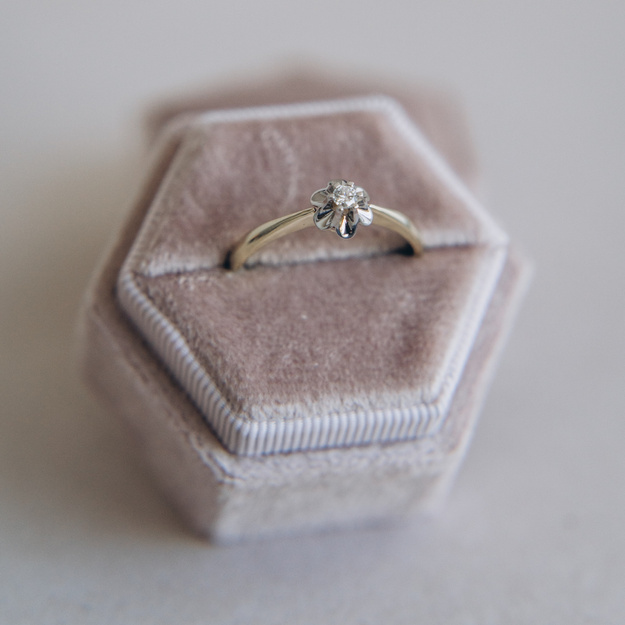 Pierścionek z brylantami 0.08 ct -kwiat