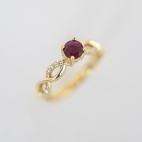 Pierścionek z żółtego złota z Rubinem 0,78 ct i Brylantami 0.10 ct