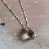 Naszyjnik złoty z naturalnym prasolitem jasnym / łezka - żółte złoto 585