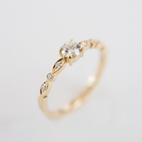 Pierścionek z brylantami i retro szyną  0.40 ct.