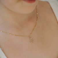 Zawieszka złota, aniołek rameczka 3D - 585