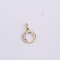 Złota zawieszka z literką O i cyrkoniami - 585