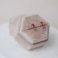 Kolczyki prostokątne rubiny - 585