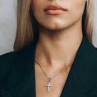 Krzyż z brylantami w białym złocie  0,30 ct - 585 