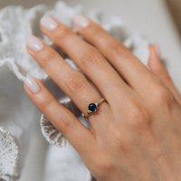  Pierścionek z żółtego złota z Szafirem 5 mm i Brylantami 0,06 ct