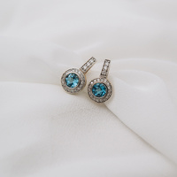Kolczyki z białego złota z brylantami i topazem swiss blue - 585