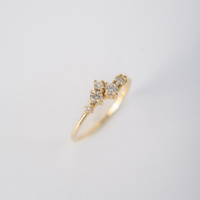 Pierścionek z drobnymi brylantami - rozsypanymi 0.30 ct