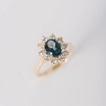 Pierścionek z Topazem London Blue 1,70 ct i Brylantami  0,80 ct