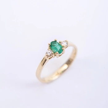  Pierścionek z owalnym Szmaragdem  i brylantami  0.12ct
