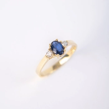  Pierścionek z żółtego złota z Szafirem 0,58 ct  i Brylantami 0,13ct